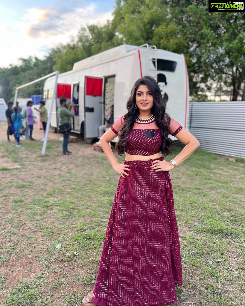 Papri Ghosh Instagram - Be happy and reasons for your happiness will come to you automatically 😃 #happy #positivevibes #dress #hairstyle #actress #paprighosh #pandavarillam #kayal #snk Virudhunagar