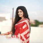 Papri Ghosh Instagram – U don’t need makeup for good photos, happiness is enough 

Saree @myvastras 
Photographer @cristooclicks 

#red #saree #actress #homely #nomakeup #terrace #photoshoot