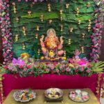 Parag Tyagi Instagram - Posted @withregram • @shefalijariwala Ganpati Bappa Morya! May the blessings of Lord Ganesha fill your life with joy and prosperity. 🌟🙏 @paragtyagi #ganpatibappa #blessed #positivity #happiness #joy #abundance ❤️❤️❤️❤️❤️❤️❤️❤️❤️❤️❤️ . . . Decoration @floralartbysrishti Styled by @stylebytanii Outfit @label_shivanisabharwal Jewellery @rimayu07 @makeup.yasmin @farukh.shaikh