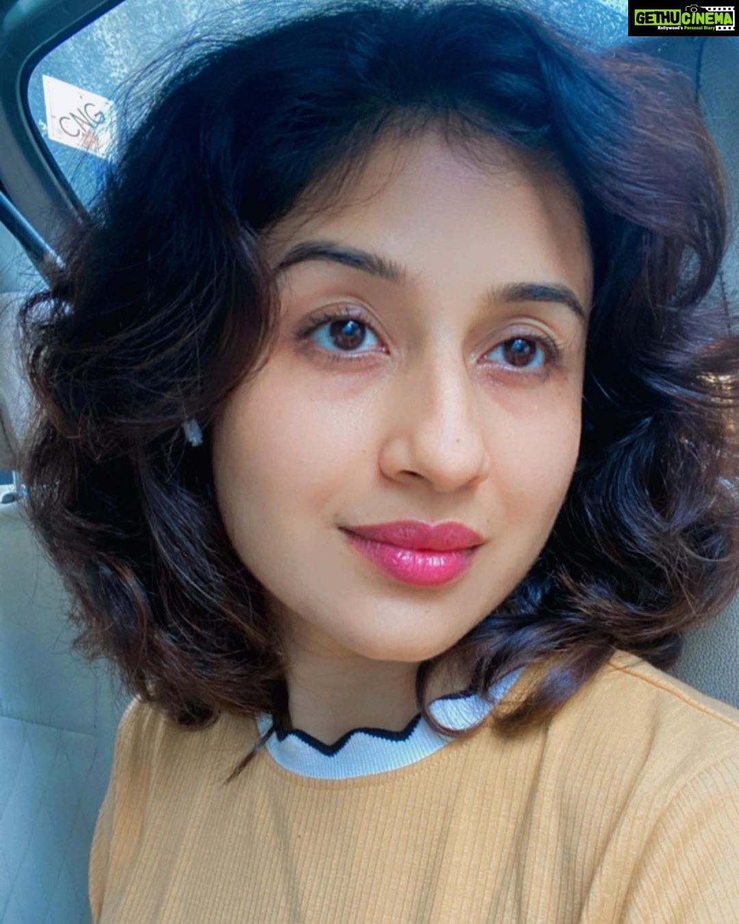 Paridhi Sharma Instagram - Happy Sunday 🌸 #newhairdo #casuals #Instapic