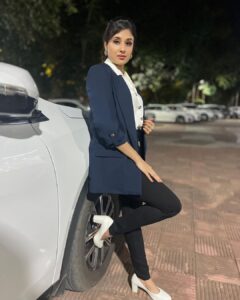 Paridhi Sharma Instagram - My best successes came on the heels of failures.. #instappics #corporate #swag #posing Make up @makeup_artist_dimple_tendulkar