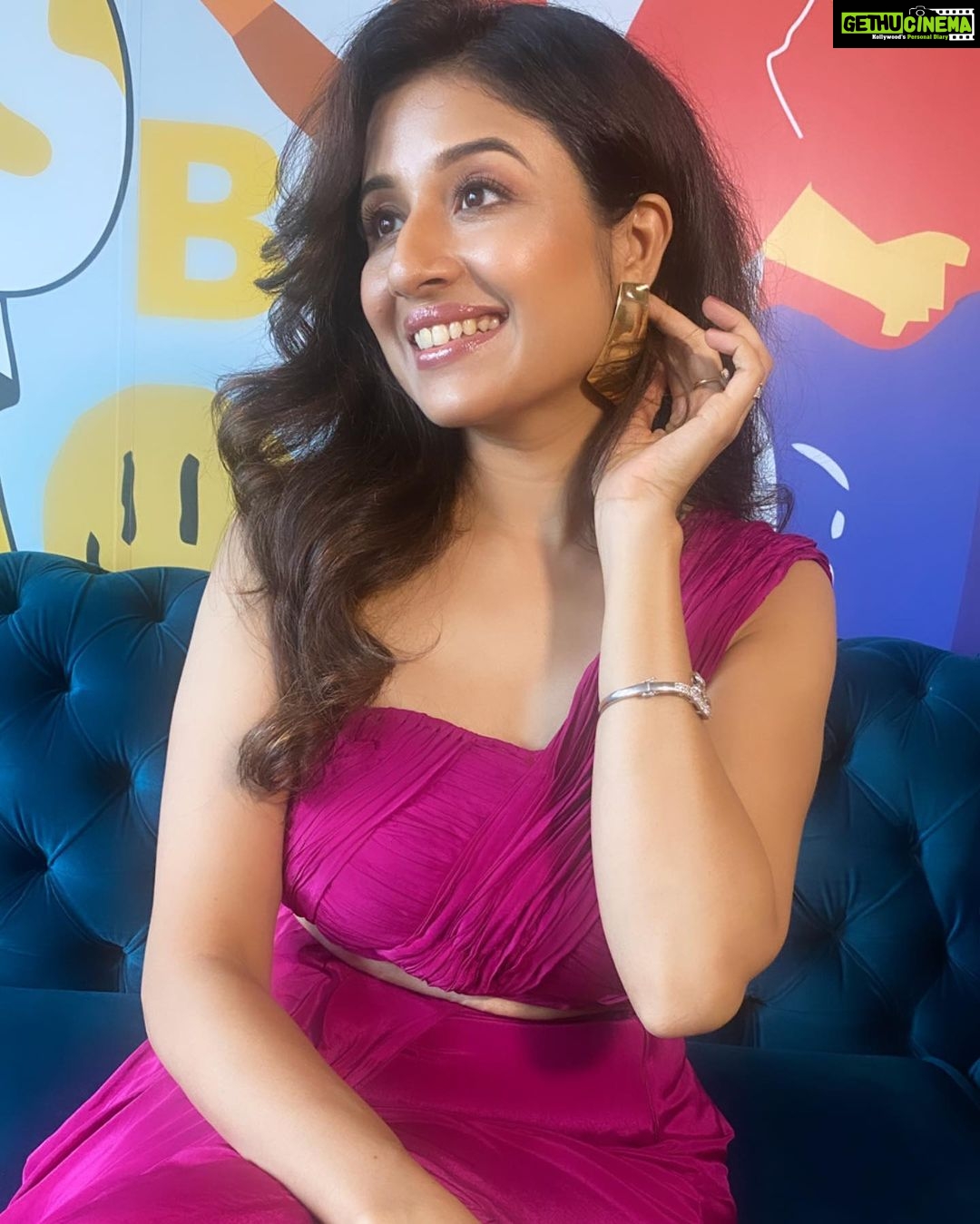 Paridhi Sharma Instagram - The Pink Glow🌸 #actress #pink #pressconference #Siikho #media #shine #smile #actorslife Dress designer @mayatrijaiswar @mayatrijaiswar16.mj Make Up Artist @makeup_artist_dimple_tendulkar