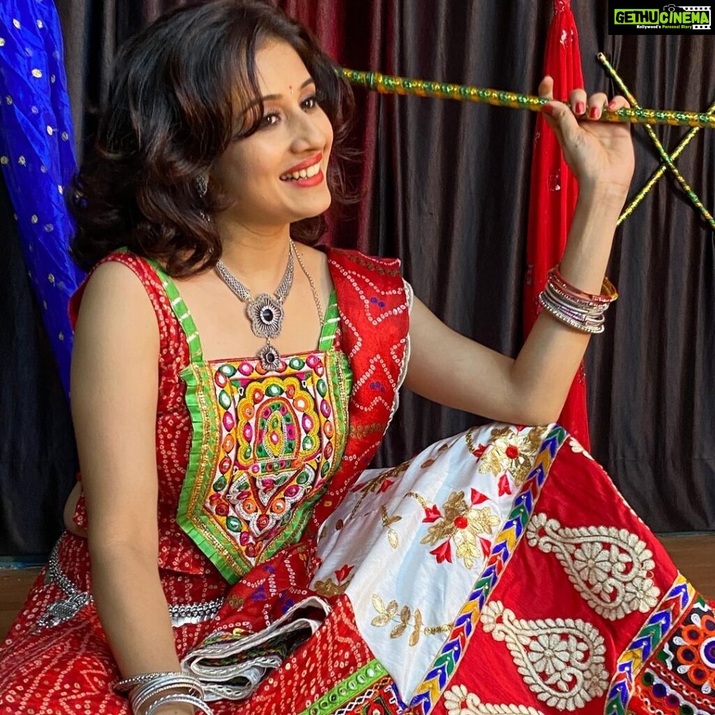 Paridhi Sharma Instagram - Happy Navratri🌸 #Garba #ghagracholi #indianfestival #celebration #happiness #dance Styledby - @stylebyriyajn Outfit- @navrangtraditionalwear