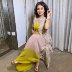 Paridhi Sharma Instagram – You become what you believe -Oprah Winfrey
#selfbelief #dress #newpattern #styling #pose #smile 
Styled by – @stylebyriyajn
Outfit- @aahava_couture