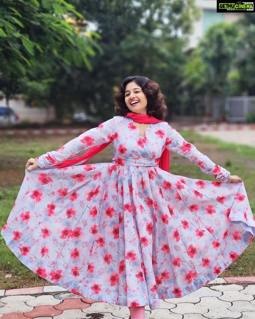 Paridhi Sharma Instagram - In order to write about life first you must live it.. #life #live #learn #grow #shine #colours