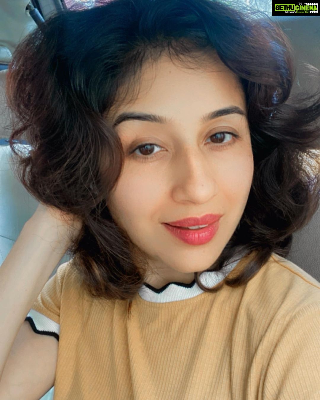 Paridhi Sharma Instagram - Happy Sunday 🌸 #newhairdo #casuals #Instapic