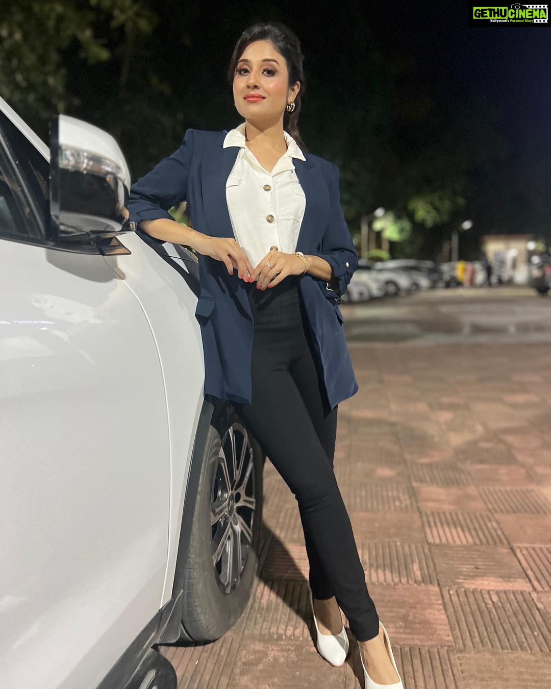 Paridhi Sharma Instagram - My best successes came on the heels of failures.. #instappics #corporate #swag #posing Make up @makeup_artist_dimple_tendulkar