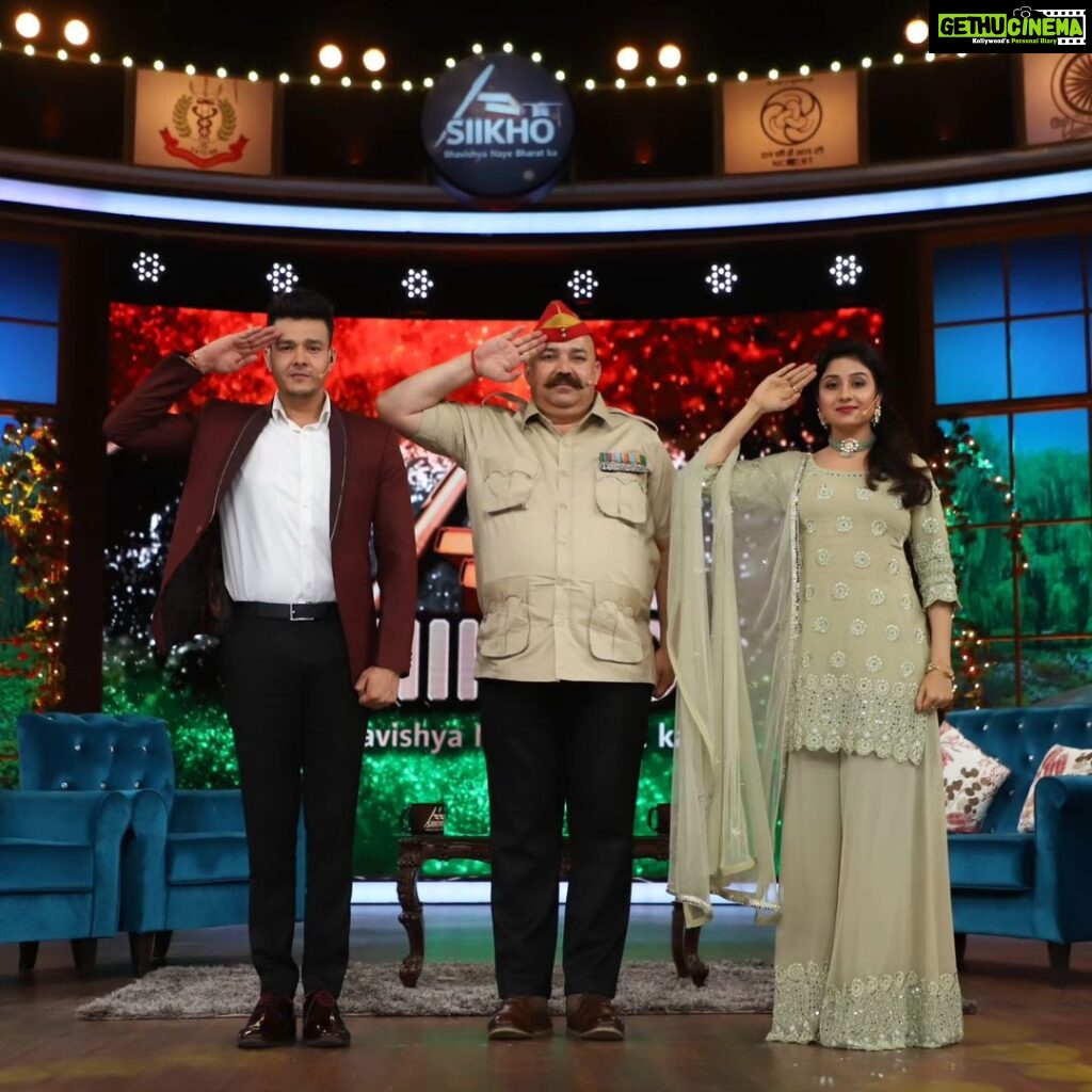 Paridhi Sharma Instagram - सीखो "भविष्य नये भारत का " India's Biggest Edutainment Show Every Sunday from 8.00 pm to 9.00 pm And 4th Sunday 8.30 pm post Mann ki Baat Revision Episode Only on DD National # siikhoindiashow Credits Aniruddh's Wardrobe - Stylist- @stylebyriyajn Assisted by - @salonitandel_ Outfit - @_mr.tux Designed by - @karanmalhotra3115 Co-ordinated by - @sixsigmanetworks Paridhi's Wardrobe - Stylist- @stylebyriyajn Assisted by - @salonitandel_ Outfit - @thenukkadbride Jewellery - @shillpapuriidesignerjewellery Co-ordinated by - @sixsigmanetworks SJ Studios