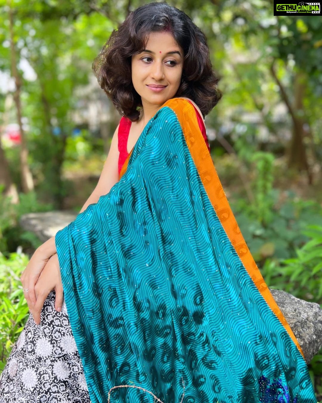 Paridhi Sharma Instagram - मैं लाख कह दूँ कि आकाश हूँ ज़मीं हूँ मैं मगर उसे तो ख़बर है कि कुछ नहीं हूँ मैं.. राहत इंदौरी #life #thoughts #poems #truth