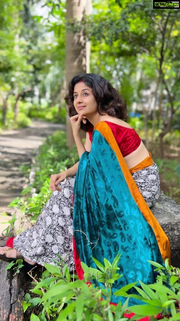 Paridhi Sharma Instagram - Sari Love #sari #nature #newlook #twirling