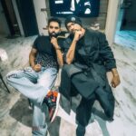 Parmish Verma Instagram - Told you there’s HEAT this Winter - from jumping into the VIP section without a Ticket in 2010 to Sharing my love and story with him last night was a Movie itself. This is where it all began. He’s inspired a whole Generation including an 18 year old international student who moved to Australia with nothing but still had PESA- NASHA - PYAR WORKING WITH THE OG - It took 13 Years - God had a Bigger Plan. Good things take Time, Great Things take a little Longer. Thank you @iambohemia Bhaji for the Love and Blessings last night, it was a bliss, Still so much to Learn from you 🙏🏻 Love ♾ Respect ❤️