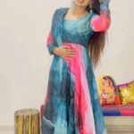 Parul Chauhan Instagram - Thank u sooo much @shaaj09 for this sundar sundar suit ❤️❤️❤️❤️🤗❤️🤗❤️🤗
