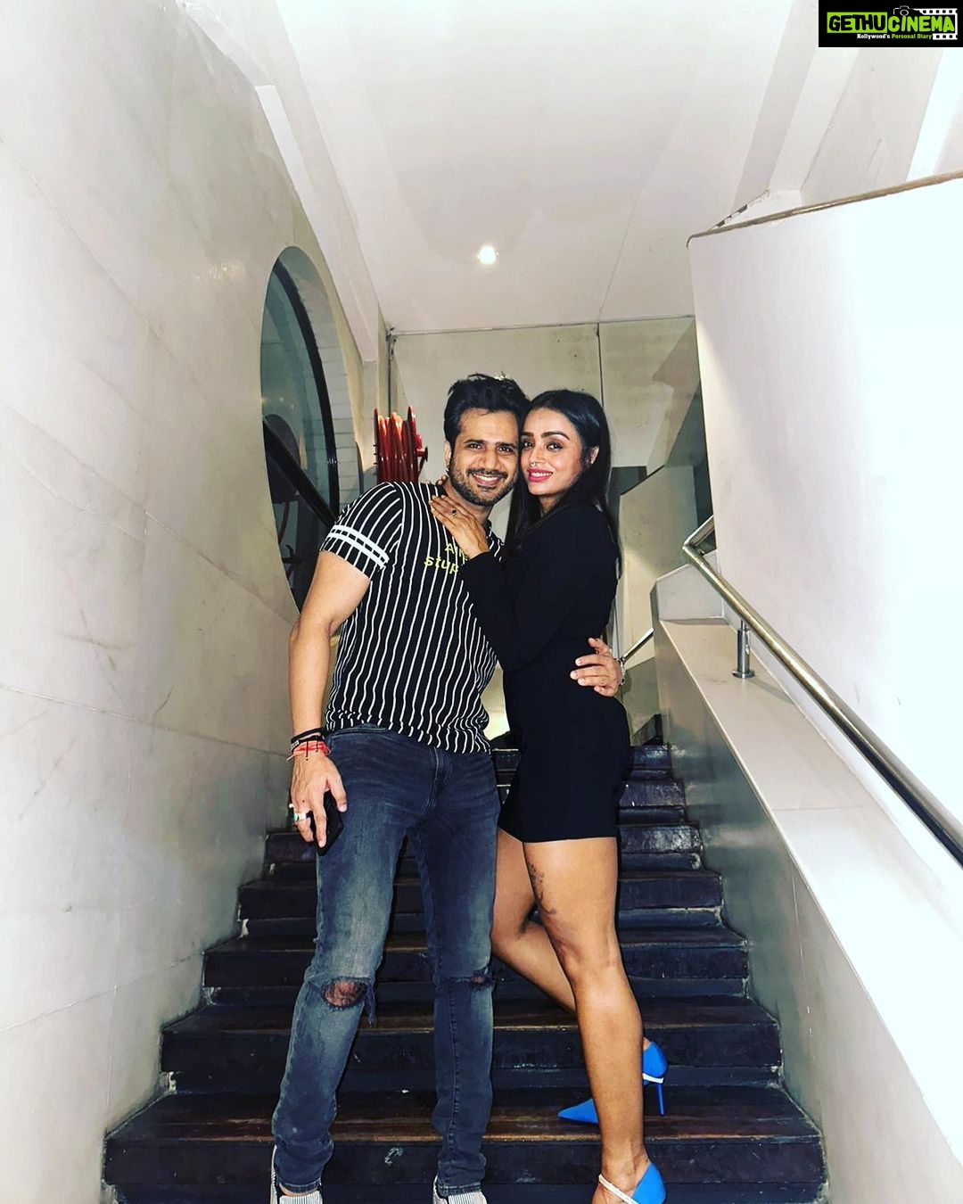 Parul Chauhan Instagram - तु है तो मुझे फिर और क्या चाहिये तु है तो मुझे फिर और क्या चाहिये किसी की ना मदद ना दुआ चाहिये तु है तो मुझे फिर और क्या चाहिये @thechiragt 😍🥰😌😍😌🥰😍🥰😍