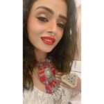 Parul Chauhan Instagram - Jewelry is a very personal thing… it should tell a story about the person who’s wearing it.❤️❤️❤️❤️❤️ Thank u so much @fashionawazibymehak for these beautiful jewellery ❤️❤️❤️❤️