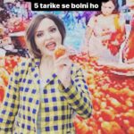 Parull Chaudhry Instagram - Tamatar is breaking the news…literally Toh ab aapko pata lag hee gaya hoga ki mahange tamtar ho gaye hain Dekhte rahiye PC Samachar Mumbai - मुंबई