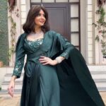 Parull Chaudhry Instagram - Elegance is inherent Outfit & styling @tripzarora Jewellery @shaikhaasifa626 Hair @dethejaya #parullchaudhry #actor #influencer #contentcreator #parullians #explore #bhagyalakshmi #jofithaiwohhithai #traveller #vlogger #chaudhryonthego #fashion #fitness #beauty #lifestyle #fashionblogger #beautyblogger #yogini #fitnessmotivation #travel #saasbahuaurbetiyaan #parullkipaltan #ootd Mumbai - मुंबई
