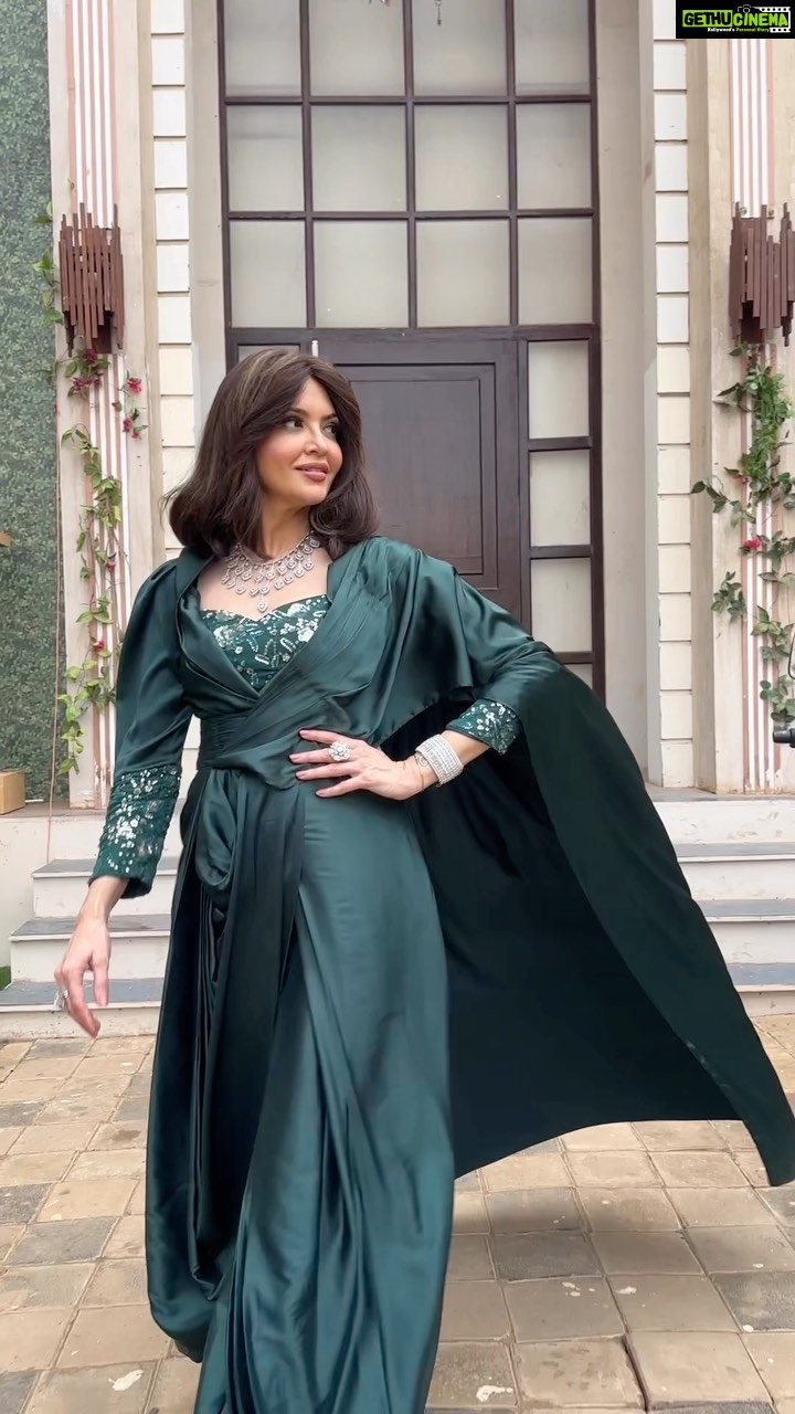 Parull Chaudhry Instagram - Elegance is inherent Outfit & styling @tripzarora Jewellery @shaikhaasifa626 Hair @dethejaya #parullchaudhry #actor #influencer #contentcreator #parullians #explore #bhagyalakshmi #jofithaiwohhithai #traveller #vlogger #chaudhryonthego #fashion #fitness #beauty #lifestyle #fashionblogger #beautyblogger #yogini #fitnessmotivation #travel #saasbahuaurbetiyaan #parullkipaltan #ootd Mumbai - मुंबई