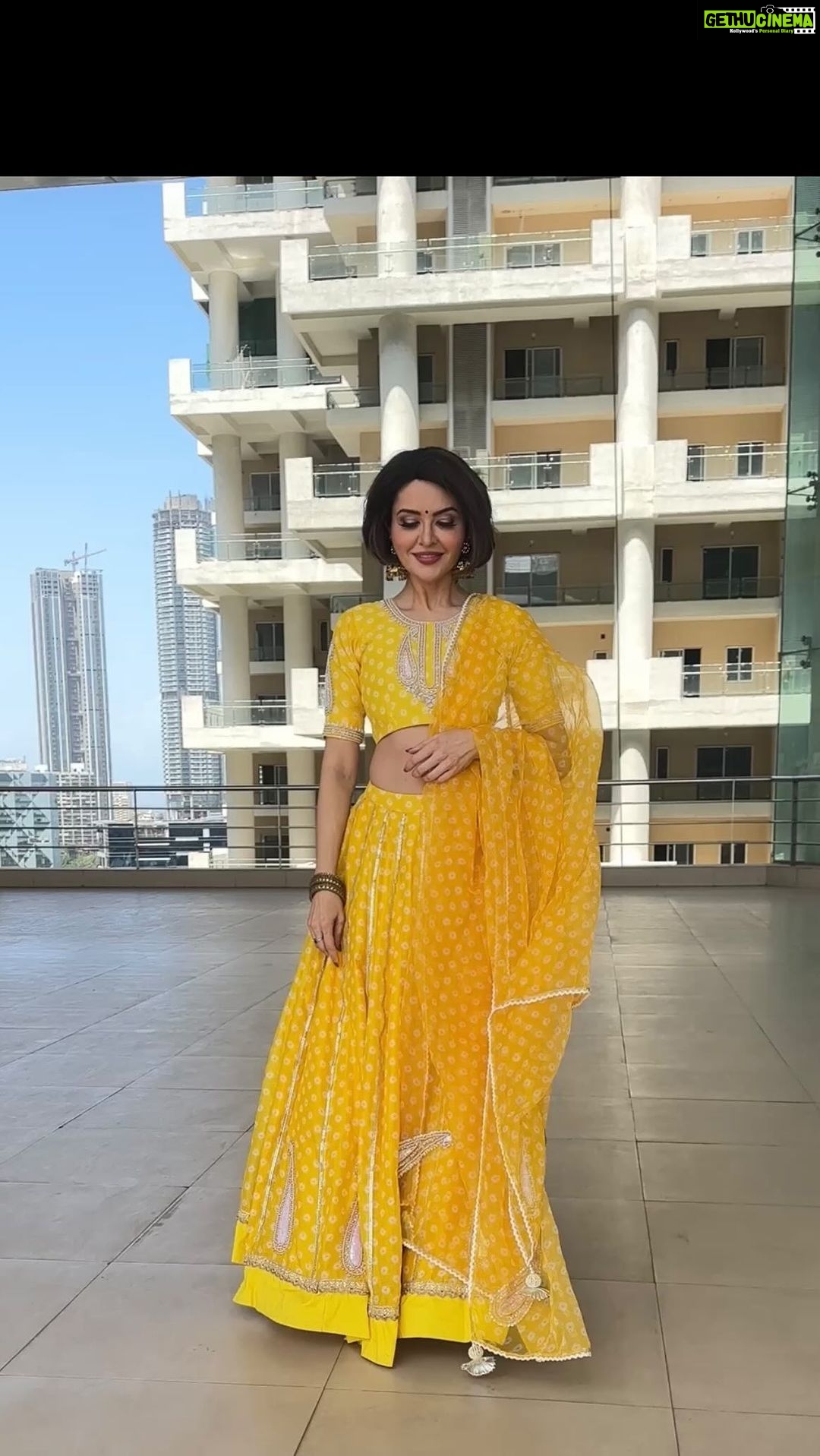 Parull Chaudhry Instagram - Have a yellow weekend @yuvranijaipur ❤️ Styling @sumalya.m.k Makeup & hair @sunil.sawant51 🎥 @gaurav_naik_143 Edited by @ambre.mangesh #ootd #lehenga #parullchaudhry #actor #influencer #contentcreator #parullians #explore #bhagyalakshmi #jofithaiwohhithai #traveller #vlogger #chaudhryonthego #fashion #fitness #beauty #lifestyle #fashionblogger #beautyblogger #yogini #fitnessmotivation #travel #saasbahuaurbetiyaan #parullkipaltan #reels #reelsinstagram