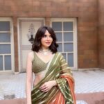 Parull Chaudhry Instagram – आज मैंने साड़ी क्या पहनी, मुझे खुद से इश्क हो गया।

Outfit & styling @tripzarora ❤️

Hair @dethejaya ❤️

Jewllery & 🎥 @shaikhaasifa626 ❤️

#saree #sareelove #ootd #parullchaudhry #actor #influencer #contentcreator #parullians #explore #bhagyalakshmi #jofithaiwohhithai #traveller #vlogger #chaudhryonthego #fashion #fitness #beauty #lifestyle #fashionblogger #beautyblogger #yogini #fitnessmotivation #travel #saasbahuaurbetiyaan #parullkipaltan #reels #reelsinstagram Mumbai – मुंबई