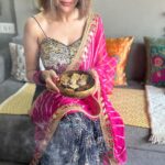 Parull Chaudhry Instagram – तो आप भी इस बार मीठा लाकर अपने त्योहार को और भी मीठा बनाइए

@meethamumbai @radissongoregaon 

#meetha #meethamumbai #festive #reelsinstagram Mumbai – मुंबई