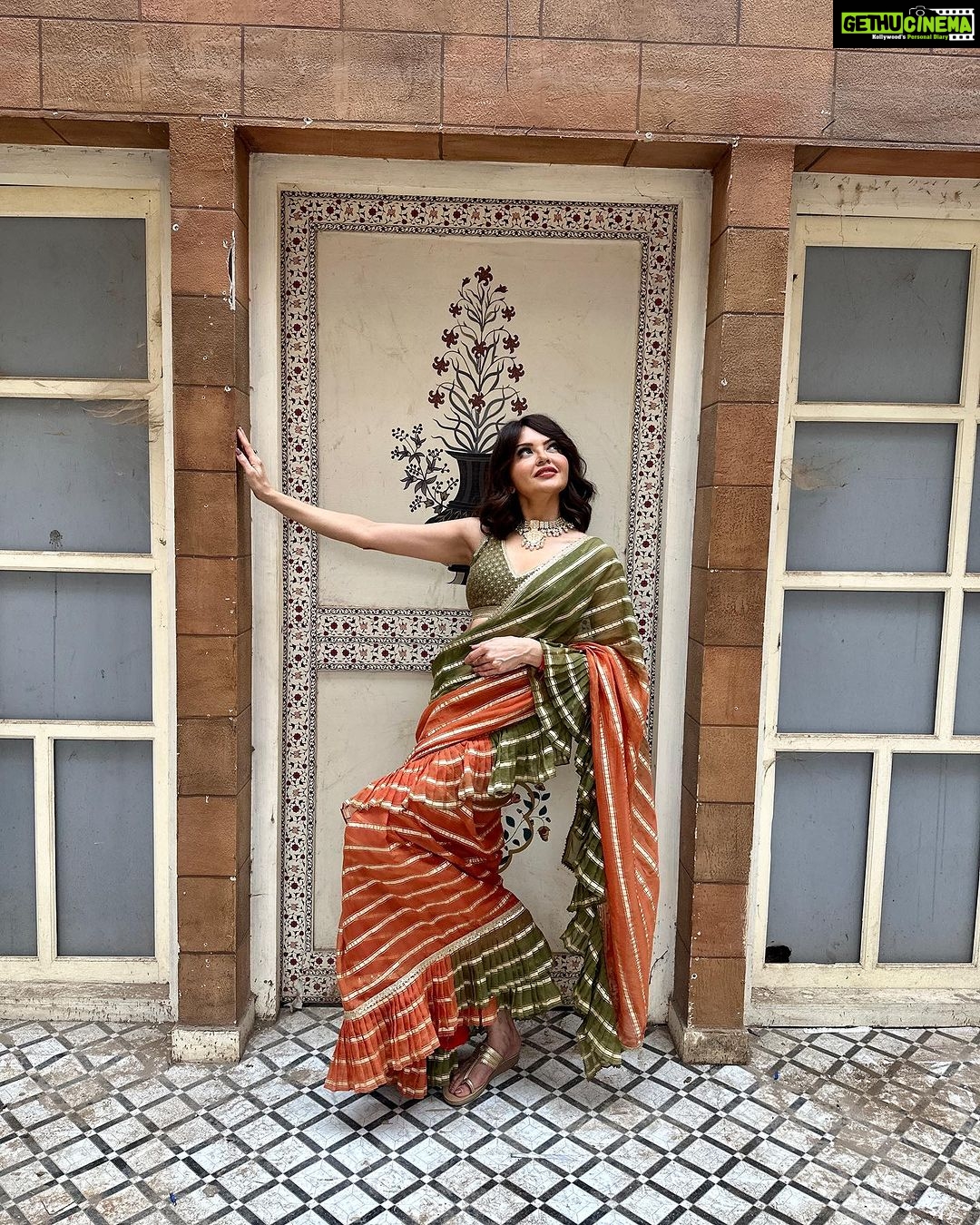 Parull Chaudhry Instagram - Ishq wala love With 7 yards of beautiful saree Outfit & styling @tripzarora Hair @dethejaya Jewellery @shaikhaasifa626 #parullchaudhry #actor #influencer #contentcreator #parullians #explore #bhagyalakshmi #jofithaiwohhithai #traveller #vlogger #chaudhryonthego #fashion #fitness #beauty #lifestyle #fashionblogger #beautyblogger #yogini #fitnessmotivation #travel #saasbahuaurbetiyaan #parullkipaltan Mumbai - मुंबई