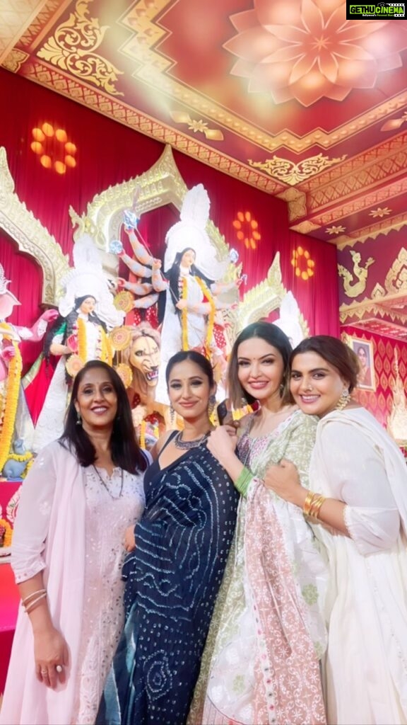 Parull Chaudhry Instagram - Thank you @jyotimukerji ❤ for this blissful experience at @northbombaydurgapuja As you enter this grand pandal it engulfs you with divinity. May Devi Durga bless us all and bring peace around the world at these tough times. May we all realise Humanity is the first religion. And we don’t care for each other, then even god won’t be able to help. Aap sabko Navmi ki shubhkamnaen #durgapuja #navratri #parullchaudhry #actor #influencer #contentcreator #parullians #explore #bhagyalakshmi #jofithaiwohhithai #traveller #vlogger #chaudhryonthego #fashion #fitness #beauty #lifestyle #fashionblogger #beautyblogger #yogini #fitnessmotivation #travel #saasbahuaurbetiyaan #parullkipaltan Mumbai - मुंबई