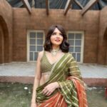 Parull Chaudhry Instagram - Ishq wala love With 7 yards of beautiful saree Outfit & styling @tripzarora Hair @dethejaya Jewellery @shaikhaasifa626 #parullchaudhry #actor #influencer #contentcreator #parullians #explore #bhagyalakshmi #jofithaiwohhithai #traveller #vlogger #chaudhryonthego #fashion #fitness #beauty #lifestyle #fashionblogger #beautyblogger #yogini #fitnessmotivation #travel #saasbahuaurbetiyaan #parullkipaltan Mumbai - मुंबई