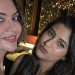 Parull Chaudhry Instagram – #aboutlastnight 

@amithtyagi 🤗 wish you a fabulous year ahead.. you rocked last night. 

@kapoormohit888 the surprise was awesome indeed. SilkRoute