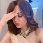 Parull Chaudhry Instagram - Kya Lakshmi ki shaadi hogi? Kar lo ab toh @aishwarya_khare 😈 करिश्मा दुखी है #reels #reelsinstagram #funnyvideos #parullchaudhry #actor #influencer #contentcreator #parullians #explore #bhagyalakshmi #jofithaiwohhithai #traveller #vlogger #chaudhryonthego #fashion #fitness #beauty #lifestyle #fashionblogger #beautyblogger #yogini #fitnessmotivation #travel #saasbahuaurbetiyaan #parullkipaltan Mumbai - मुंबई