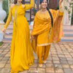 Parull Chaudhry Instagram - Rano & karishma grooving on jhumka💃🏻💃🏻 . . #reels #dancereels #reelsinstagram #reelitfeelit #rank #karishma #nehaprajapati #parullchaudhry #bhagyalakshmi