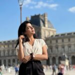 Pavithra Lakshmi Instagram - A little too much love For The Louvre 🫶🏻 Nope haven’t gotten enough of posting my paris pics, also haven’t clicked pudhu pics in a long time, recovering from a kutti accident! Nothing big just a small hit, been three weeks already, will recover soon, but athu varaikkum all I have is pics from Paris and Switzerland! Konjam adjust🫶🏻🤌 Pyramide du Louvre