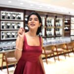 Pavithra Lakshmi Instagram – When it comes to buying diamonds, I want to purchase from a retailer & brand I can trust. @josalukkas at Gandhipuram now offers @debeersforevermark De Beers Forevermark diamond jewellery which I know are the natural, genuine & among the worlds most beautiful. 

Visit them soon to purchase your unique diamond.

#naturaldiamonds #debeersforevermark #debeers #responsiblysourceddiamonds #trust