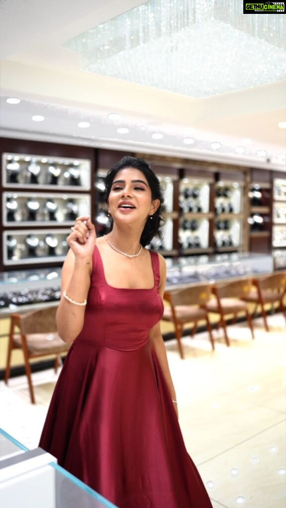 Pavithra Lakshmi Instagram - When it comes to buying diamonds, I want to purchase from a retailer & brand I can trust. @josalukkas at Gandhipuram now offers @debeersforevermark De Beers Forevermark diamond jewellery which I know are the natural, genuine & among the worlds most beautiful. Visit them soon to purchase your unique diamond. #naturaldiamonds #debeersforevermark #debeers #responsiblysourceddiamonds #trust