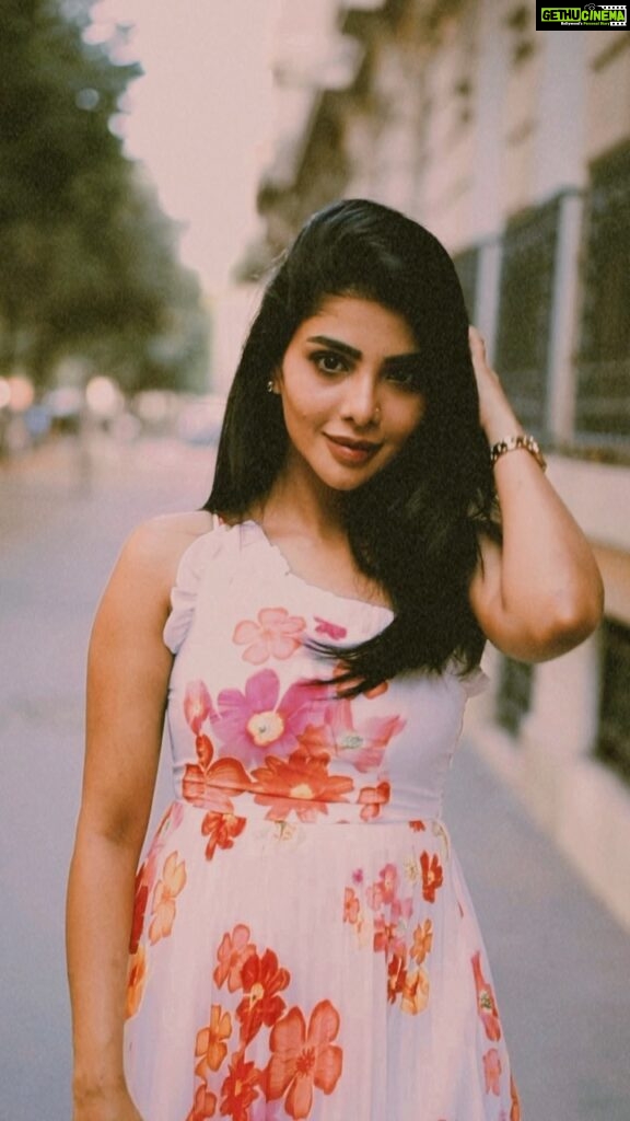 Pavithra Lakshmi Instagram - ❤j’avais l’impression de naviguer à travers des poèmes🌸🫶🏻 Shot and edited @georgesimon_m