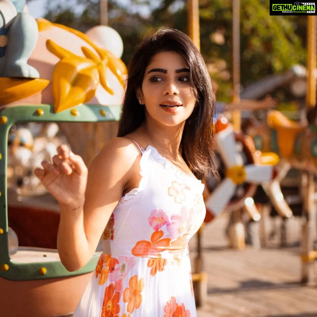 Pavithra Lakshmi Instagram - Merry go rounded🫰♥ Shot and edited @georgesimon_m