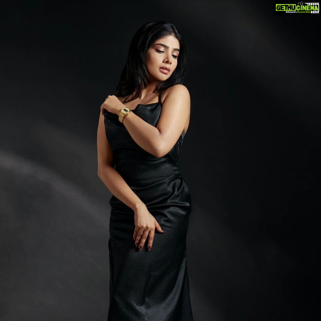 Pavithra Lakshmi Instagram - Black is a colour of pure chic and elegance 🫰🫶 Photography @arungnanavel Wearing @sameenasofficial Makeup @kabooki_mua Hair @priyas_hairaffair