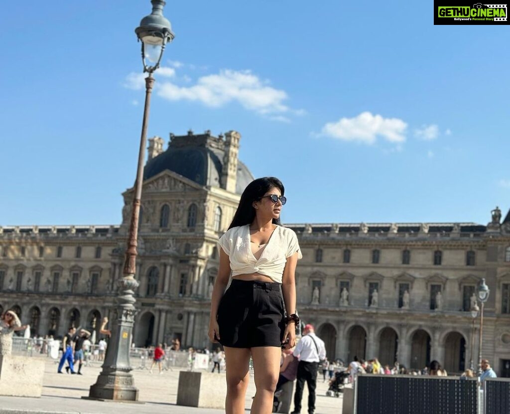 Pavithra Lakshmi Instagram - A little too much love For The Louvre 🫶🏻 Nope haven’t gotten enough of posting my paris pics, also haven’t clicked pudhu pics in a long time, recovering from a kutti accident! Nothing big just a small hit, been three weeks already, will recover soon, but athu varaikkum all I have is pics from Paris and Switzerland! Konjam adjust🫶🏻🤌 Pyramide du Louvre
