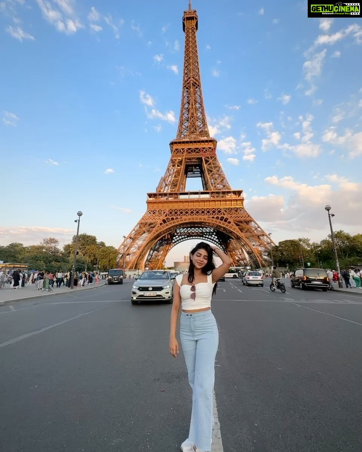 Pavithra Lakshmi Instagram - paris tu as mon coeur❤ PC: @adithyark.music 🎶 Also are you all tuned in for Aazhi’s first video tomorrow? Tell me in the comments ❤🙏 loads of love #forevergrateful