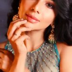 Pavithra Lakshmi Instagram - For all #heeriye out there❤️🫰 Video @georgesimon_m Wearing @studio149 Makeup @renuka_mua Jewellery @rimliboutique