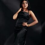 Pavithra Lakshmi Instagram - 🖤🖤🖤 Photography @arungnanavel & team Wearing @sameenasofficial Makeup @kabooki_mua Hair @teamkabooki_mua @priyas_hairaffair