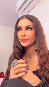 Pavitra Punia Instagram - हाँ नी तो 😏🤨😒 #pavitraapuniya #pavitrapunia #reelspavitraa