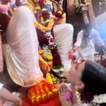 Pavitra Punia Instagram – 🙏Tu hai mera sab kuch , kuch hai nhe mere paas kehne ko. Bahot kuch diya hai tune mujhe raja 🙏 , tu sach mei Raja hai. 15 saal lage tujhe mujhe apne paas milne bulane ke liye , 15 saal….. har saal bolte the log ke chalo Lal Bagh ka raja chalte hain par nhe gai. Kyuki bulana to tumhe tha na. 
Aakhir kaar भेंट ho gai.
Tu hai teri maya hai aur mai bhi teri sharan mei mere Lal Bagh ke raja . 
Jai kara sada he sunaungi tera mai. 
Jab tak hu iss dharti pe zinda teri tareef , tere tej ki tareef, teri mahima ke gungaan sabko sunaungi. 
🌺🌺🌺🌺🌺🌺🌺🌺🌺🌺🌺🌺🌺🌺🌺🌺
26-09-2023. Ye tarikh mera doosra janam.
🌺🌺🌺🌺🌺🌺🌺🌺🌺🌺🌺🌺🌺🌺🌺🌺🌺

#lalbaughcharaja #lalbaughcharaja2023 
🧿🧿🧿🧿🧿🧿🧿🧿🧿🧿🧿🧿🧿🧿🧿🧿🧿 Lal Baug – Ganpati