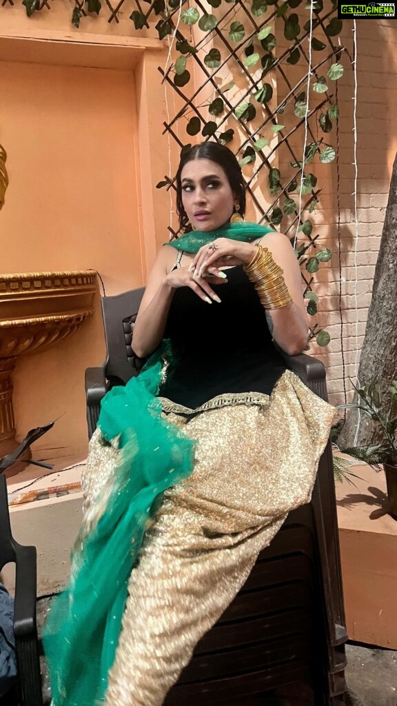 Pavitra Punia Instagram - My production team , creative team , dress styling teams emotions for me all the time ….. 🫠🥴😃 #pavitraapuniya #fashion #style #glam