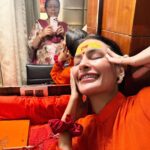 Pavitra Punia Instagram - बड़े हनुमान जी , Prayagraj 🛕ॐ माँ के साथ #pavitraapuniya #shaktimaa #jaishriram #sangamallahabad #trivenisangam #trivenighat #prayagraj 🚩 #ram