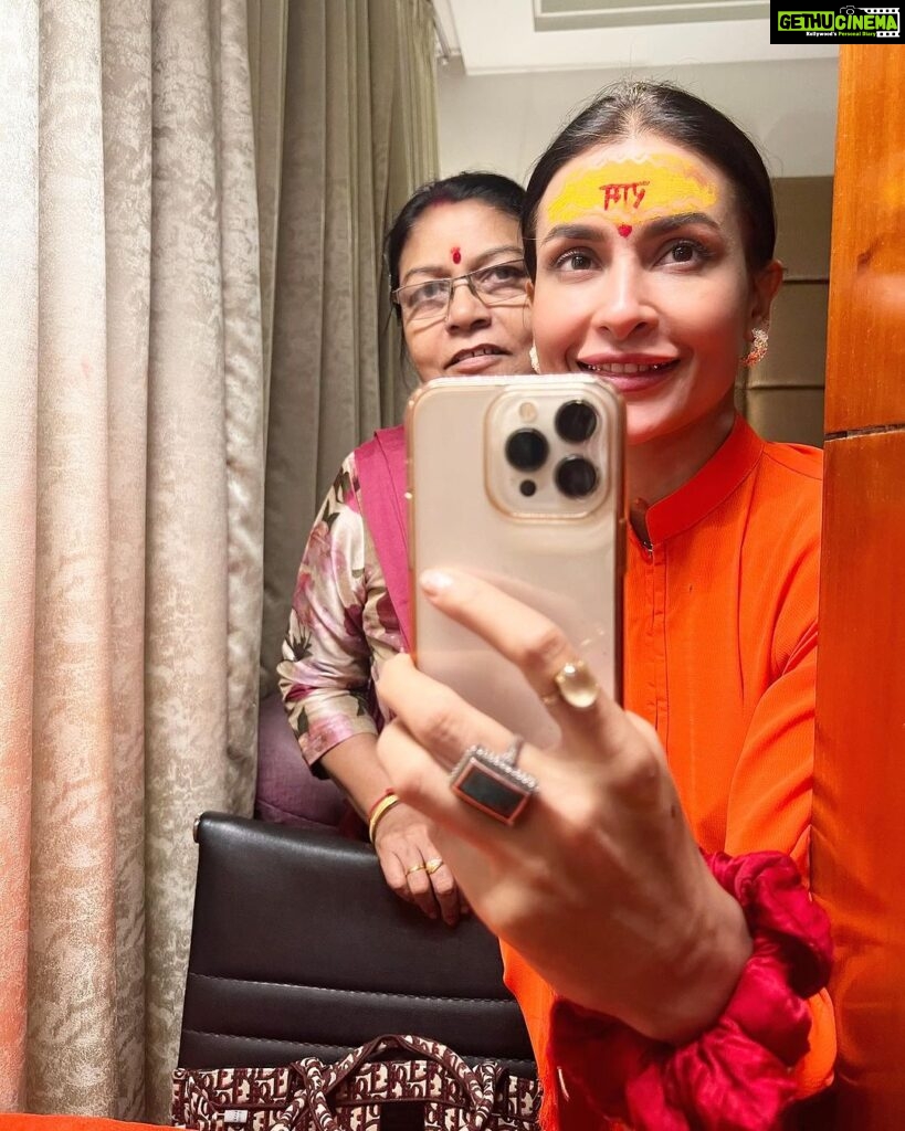 Pavitra Punia Instagram - बड़े हनुमान जी , Prayagraj 🛕ॐ माँ के साथ #pavitraapuniya #shaktimaa #jaishriram #sangamallahabad #trivenisangam #trivenighat #prayagraj 🚩 #ram