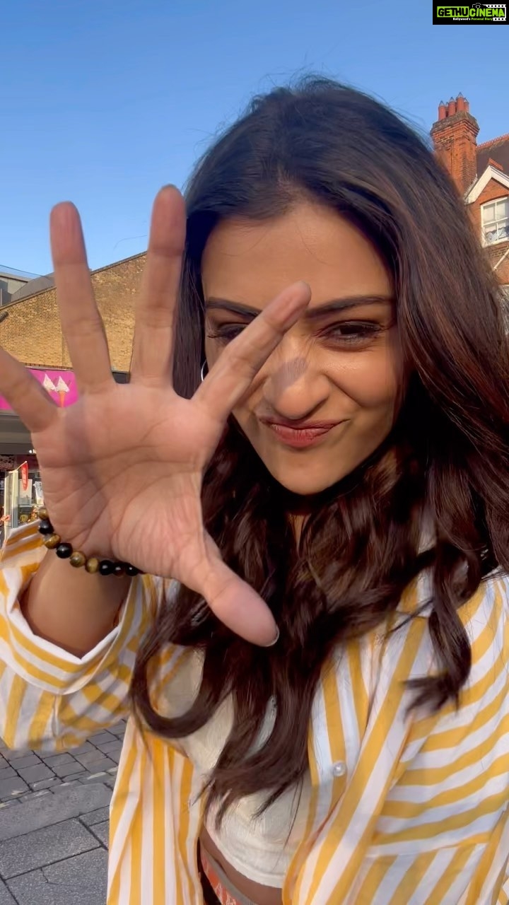 Payal Rajput Instagram - “To walk alone in London is the greatest rest.” 🩵🩵🩵🩵🩵🩵🩵🩵🩵🩵🩵🩵🩵🩵🩵