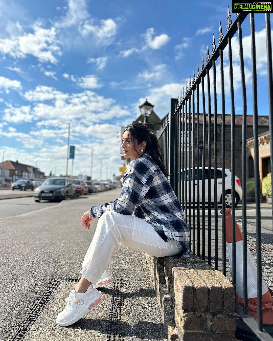 Payal Rajput Instagram - Blue skies 🩵 ☁️ ☁️ ☁️ P.c @neha.parmar_ 📸 London Uk