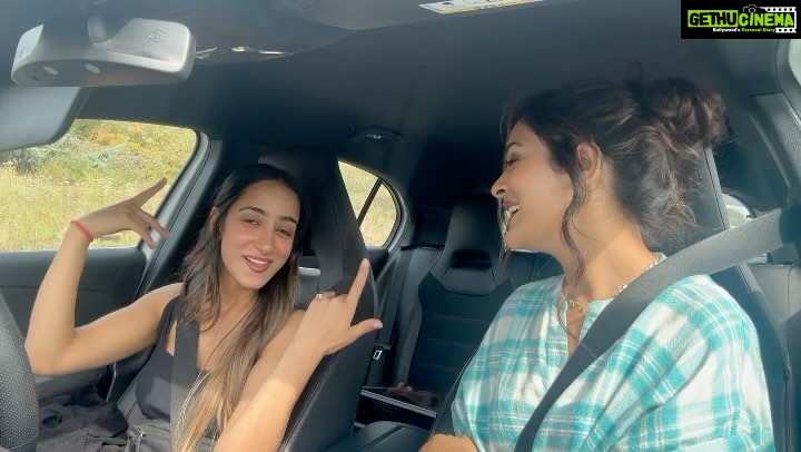 Payal Rajput Instagram - Mere khol khol reh allah de bandya @preetchatha00 ♥️🥰♥️ missing u so much baby boo 🤪 I’m still tripping on our fav tracks 🎶 🎶
