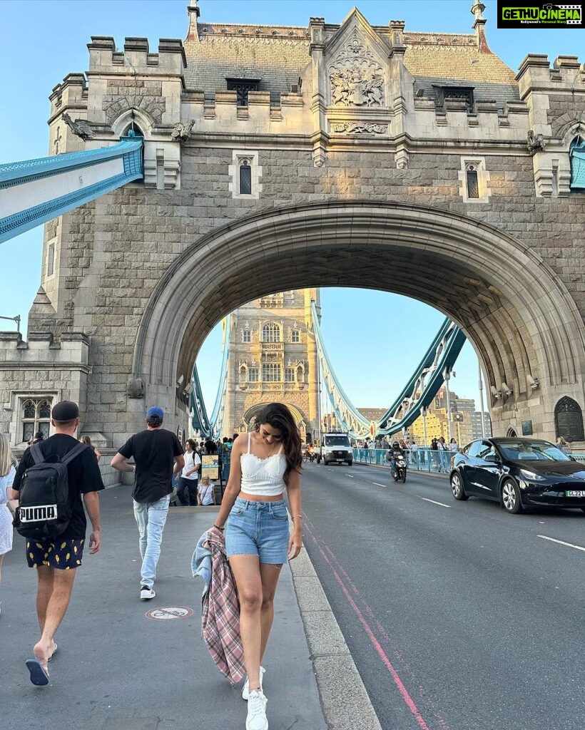 Payal Rajput Instagram - Keep Calm & Cross the Tower Bridge 🌉 #londondiaries 🇬🇧 Tower Bridge, London