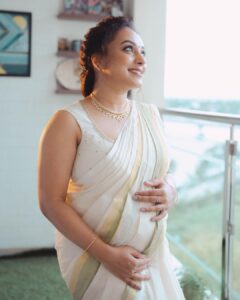 Pearle Maaney Instagram - 🌸🧿🌼
.
Click @pearle_productions